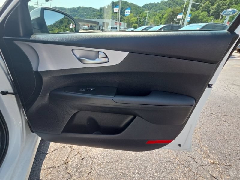 Used 2024 Kia Forte LXS FWD image 11