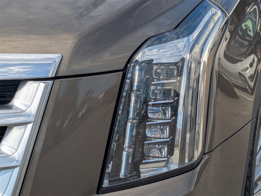 Used 2016 Cadillac Escalade Luxury image 9
