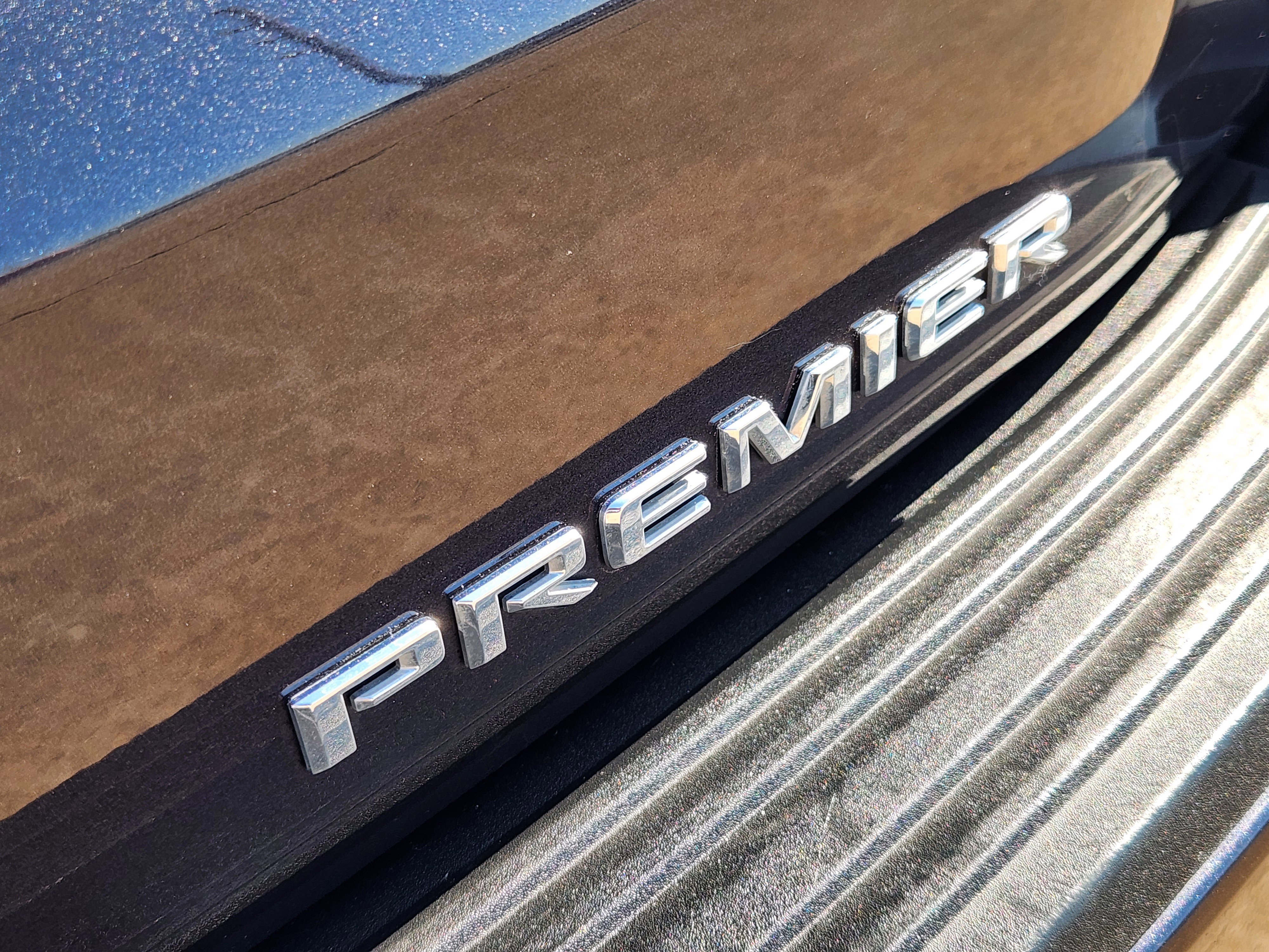 Used 2023 Chevrolet Suburban Premier RWD image 13