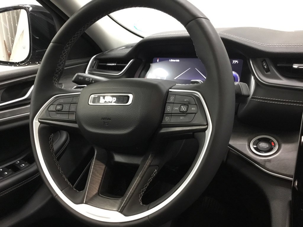 Used 2024 Jeep Grand Cherokee L Limited AWD/4WD image 40
