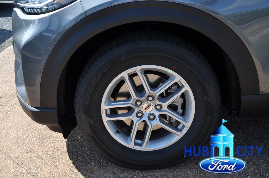New 2026 Ford Explorer Active RWD image 9