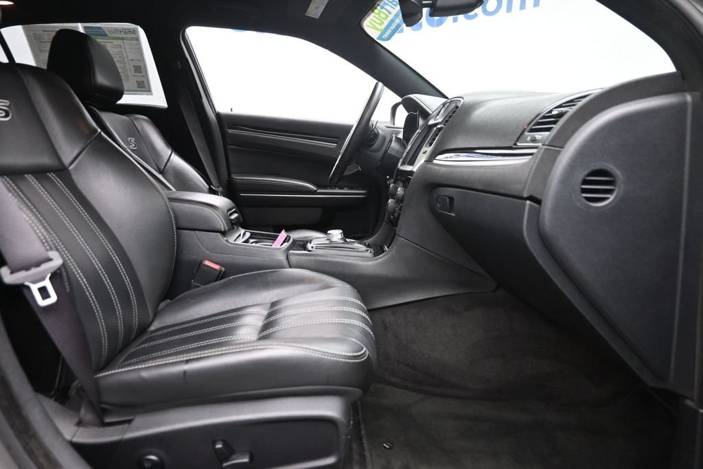 Used 2018 Chrysler 300 S w/ S Model Appearance Package RWD image 9