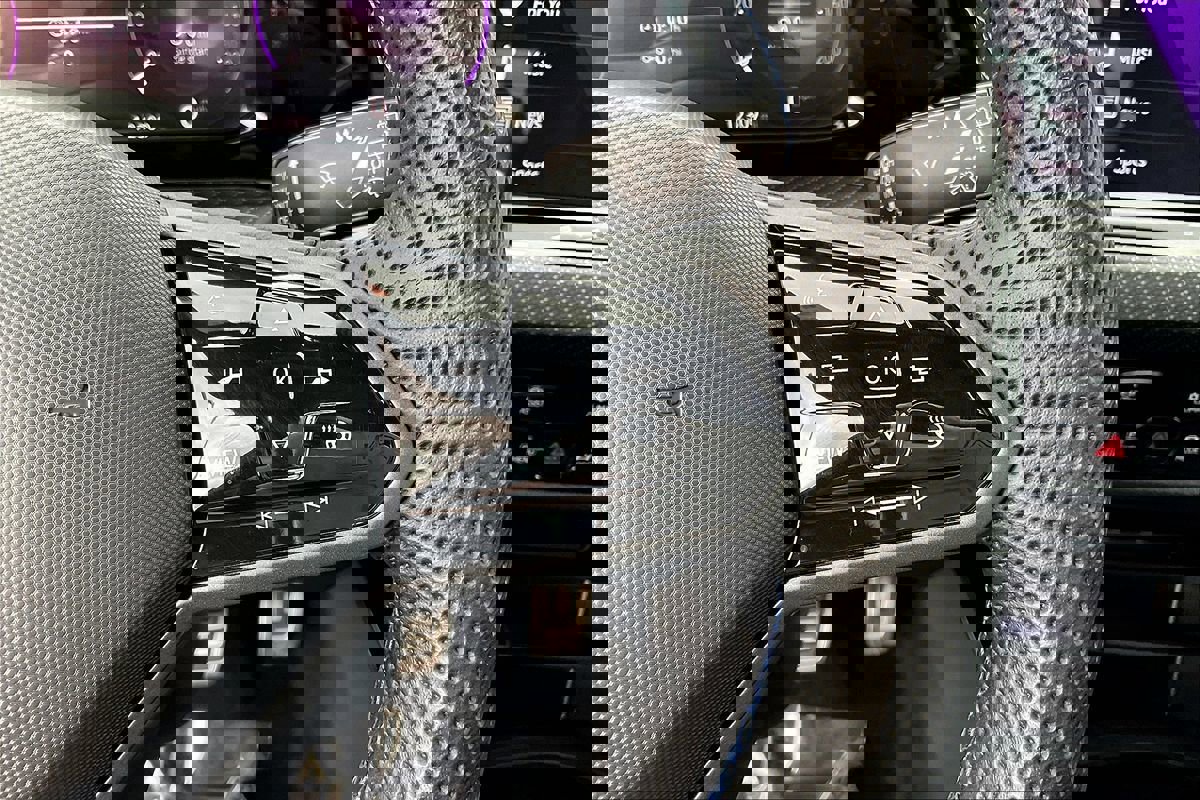 Used 2024 Volkswagen Golf R image 10