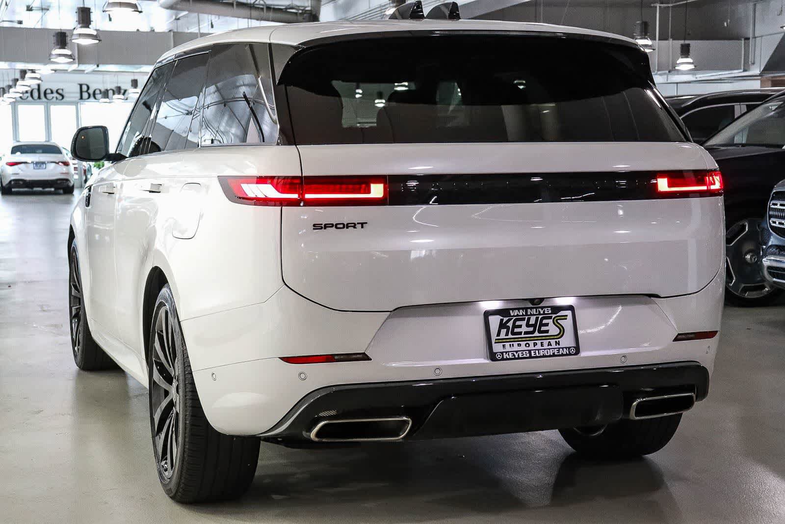 Used 2025 Land Rover Range Rover Sport Dynamic SE AWD/4WD image 2