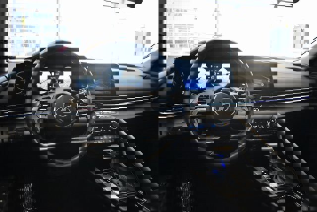 Used 2025 Hyundai Elantra SEL image 25