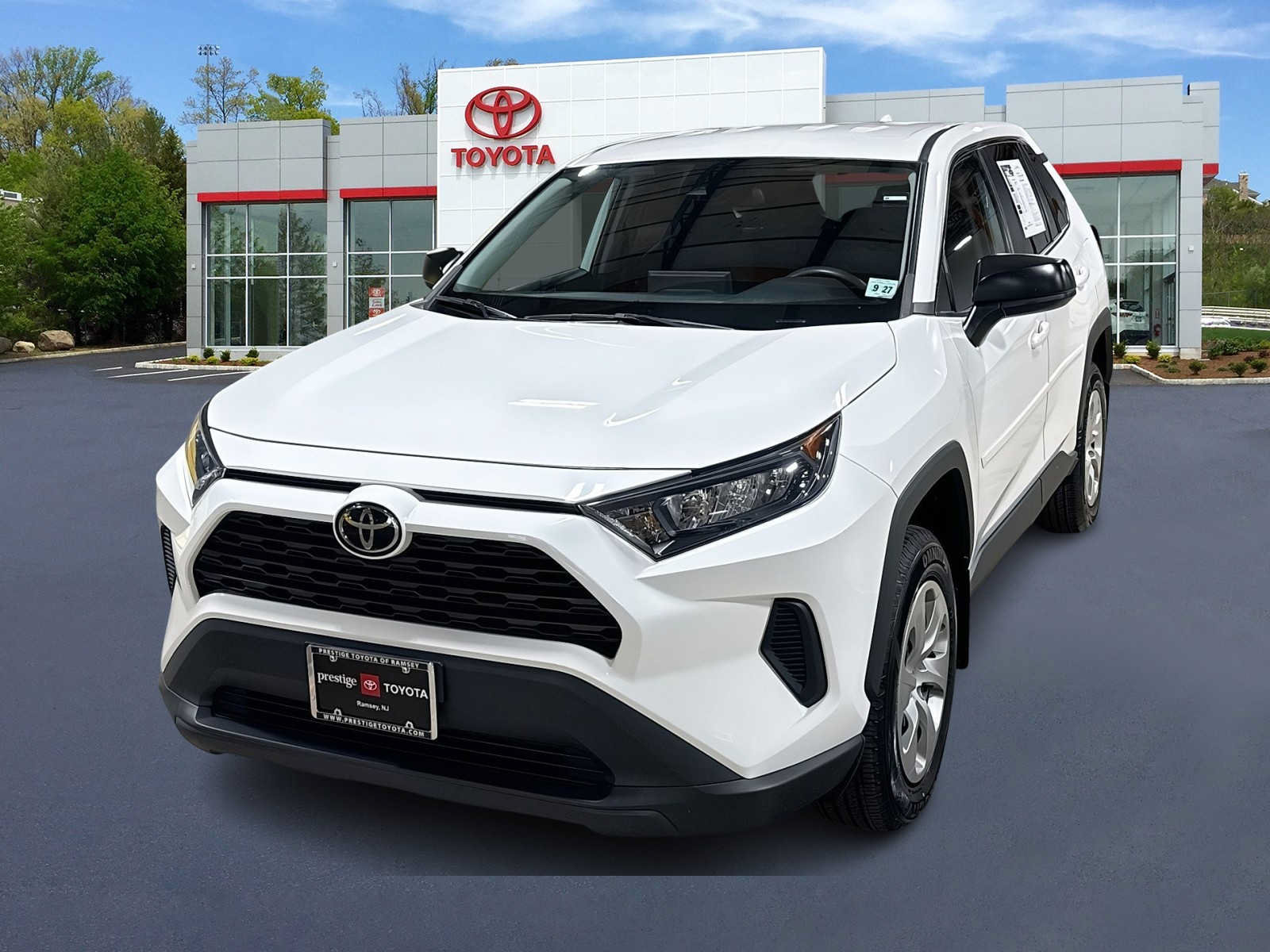 Used 2022 Toyota RAV4 LE AWD/4WD video 1