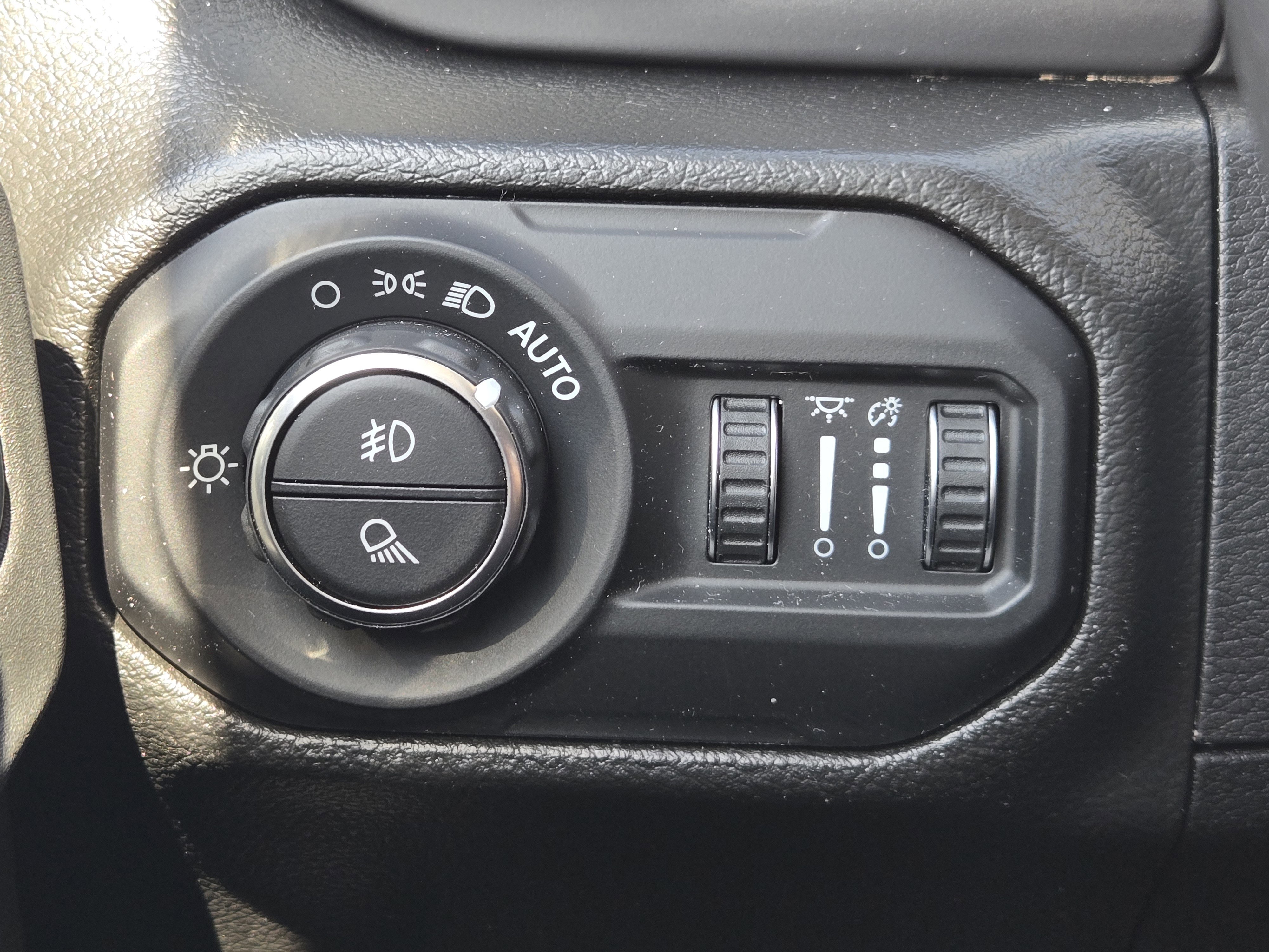 Used 2022 Jeep Gladiator Willys image 25