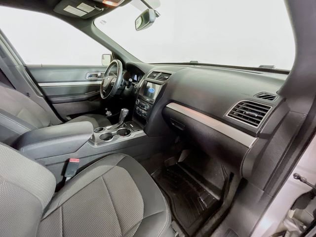 Used 2017 Ford Explorer XLT w/ Equipment Group 201A image 28