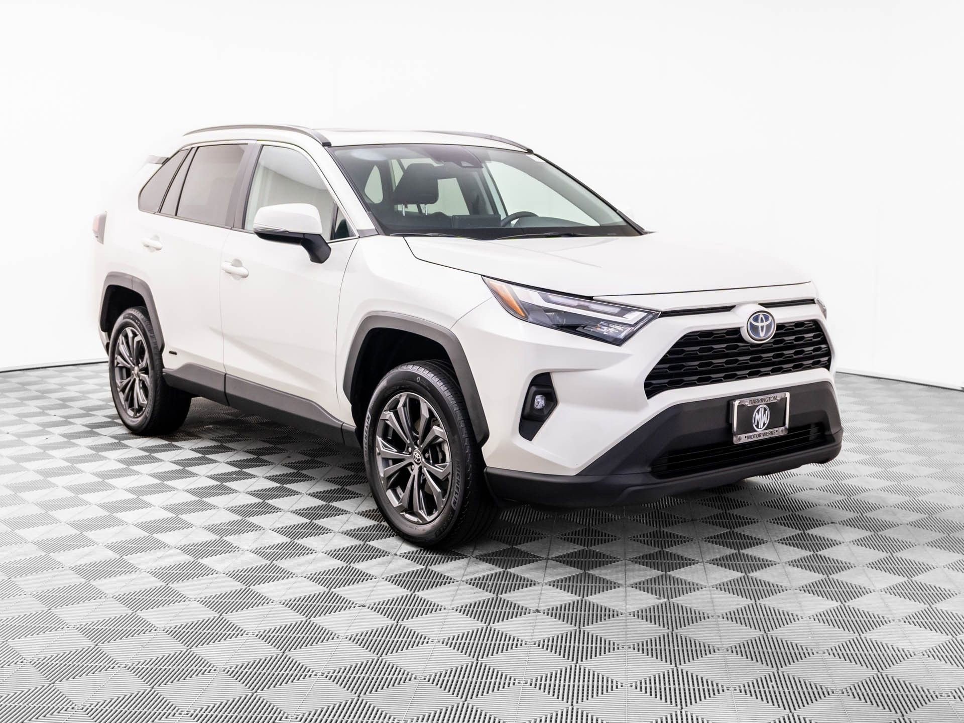 Used 2022 Toyota RAV4 XLE Premium AWD/4WD image 9