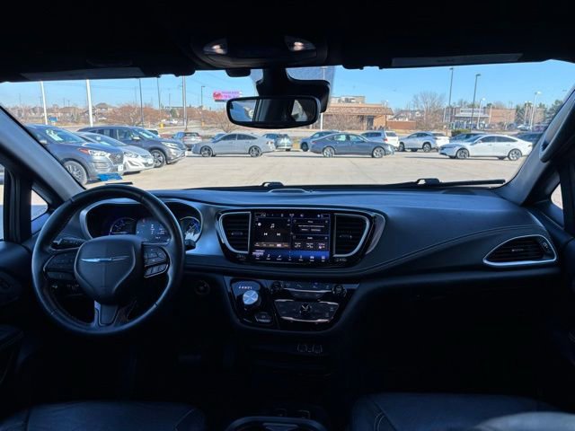 Used 2021 Chrysler Pacifica Touring-L w/ S Appearance Package image 27