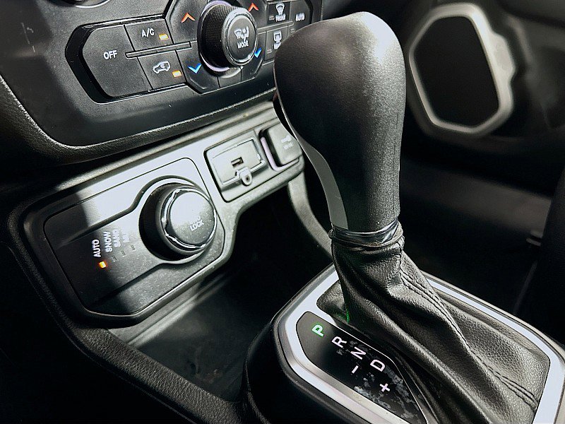 Used 2020 Jeep Renegade Latitude w/ Cold Weather Group AWD/4WD image 17