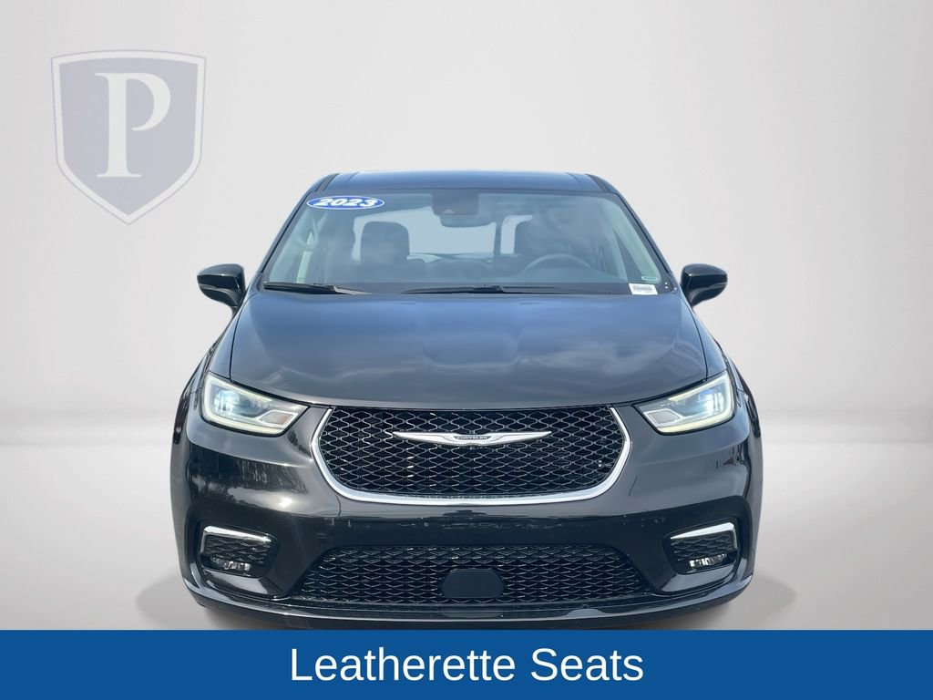 Certified 2023 Chrysler Pacifica Touring-L image 4