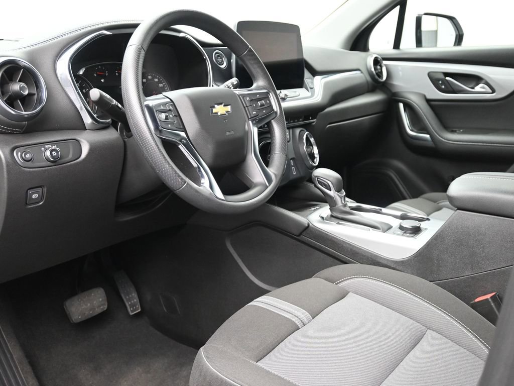 Used 2025 Chevrolet Blazer LT w/ Convenience Package image 9