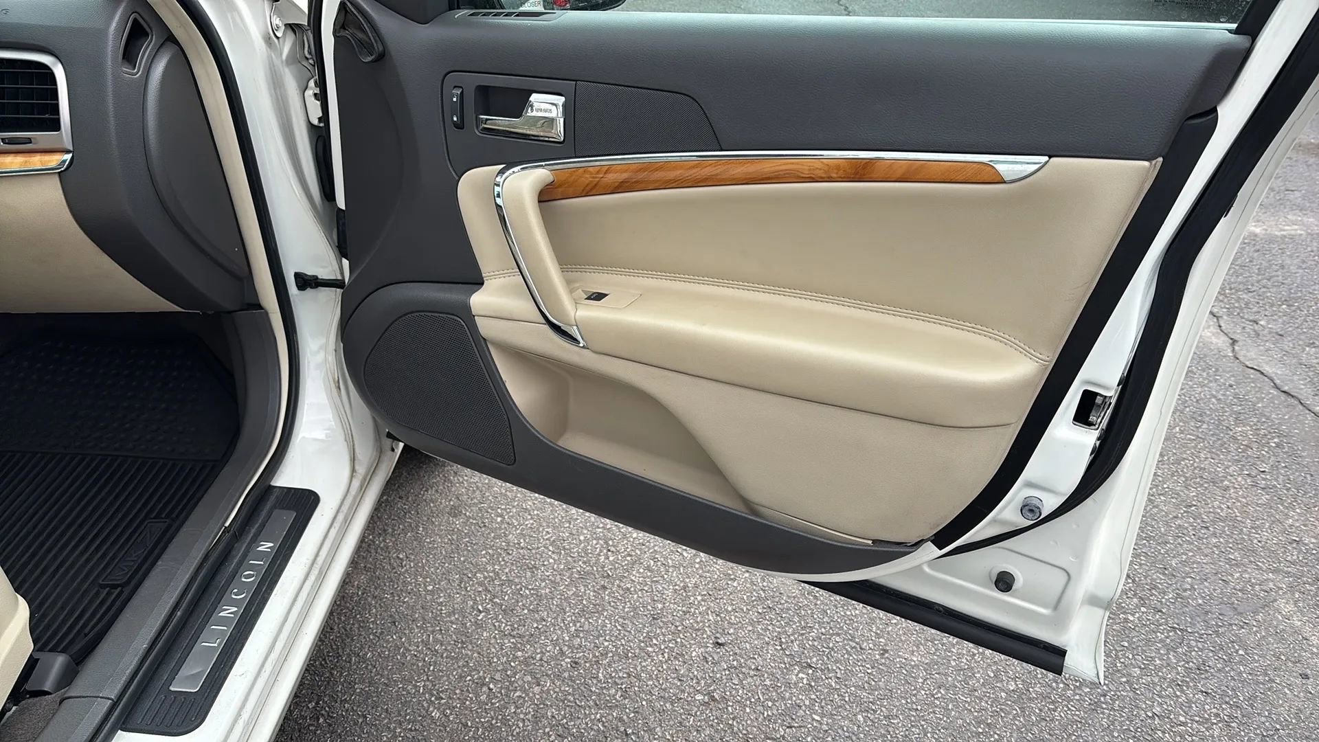 Used 2012 Lincoln MKZ FWD image 15
