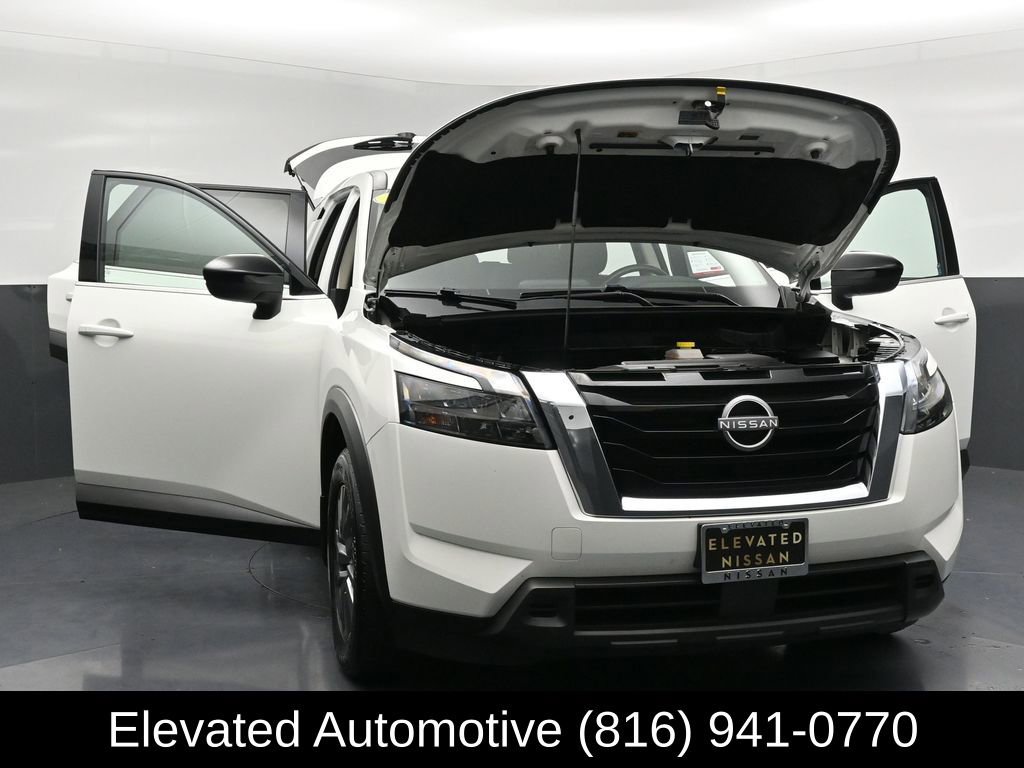 Used 2024 Nissan Pathfinder S AWD/4WD image 34