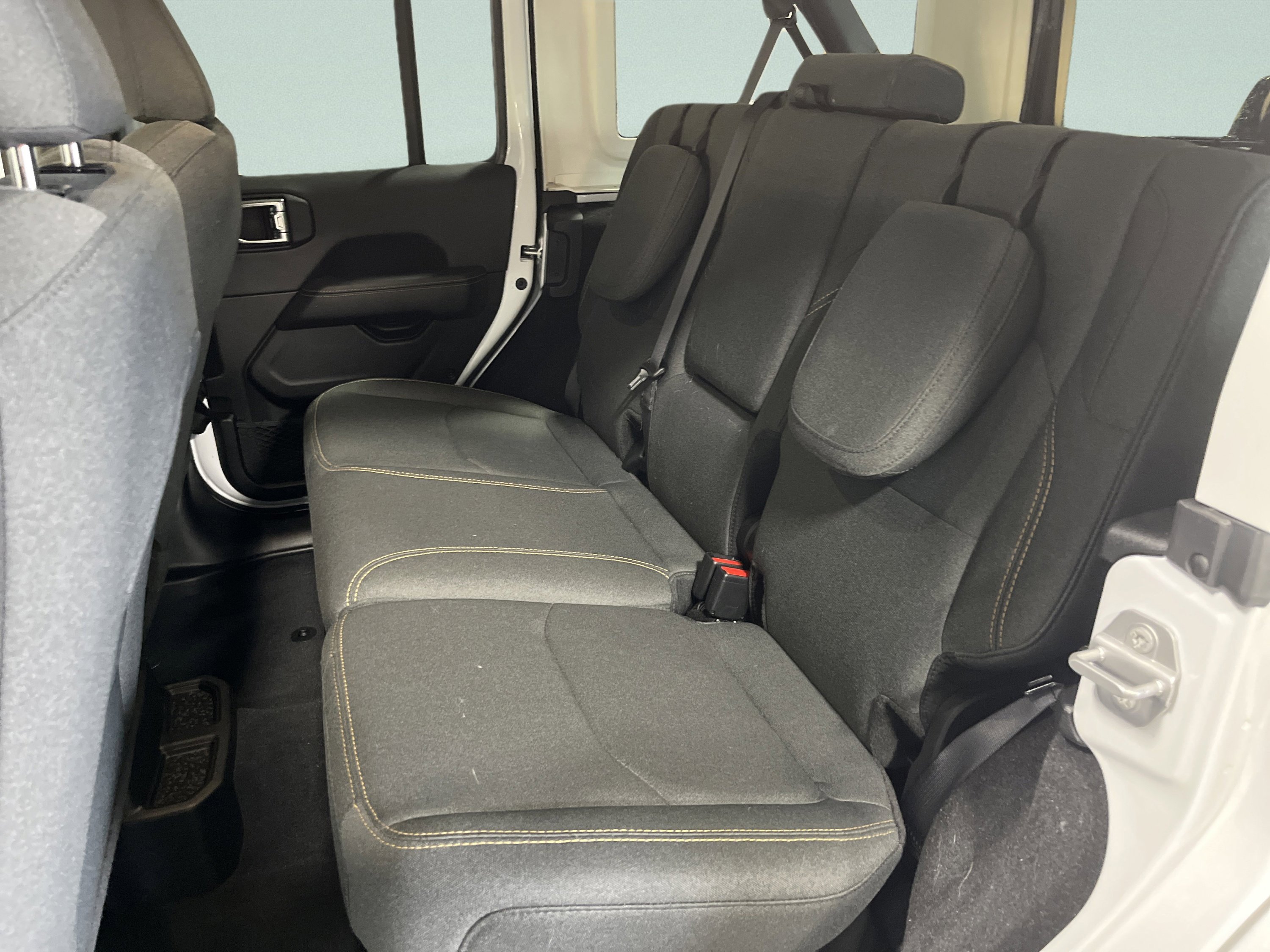 Used 2025 Jeep Wrangler Unlimited Sahara AWD/4WD image 25