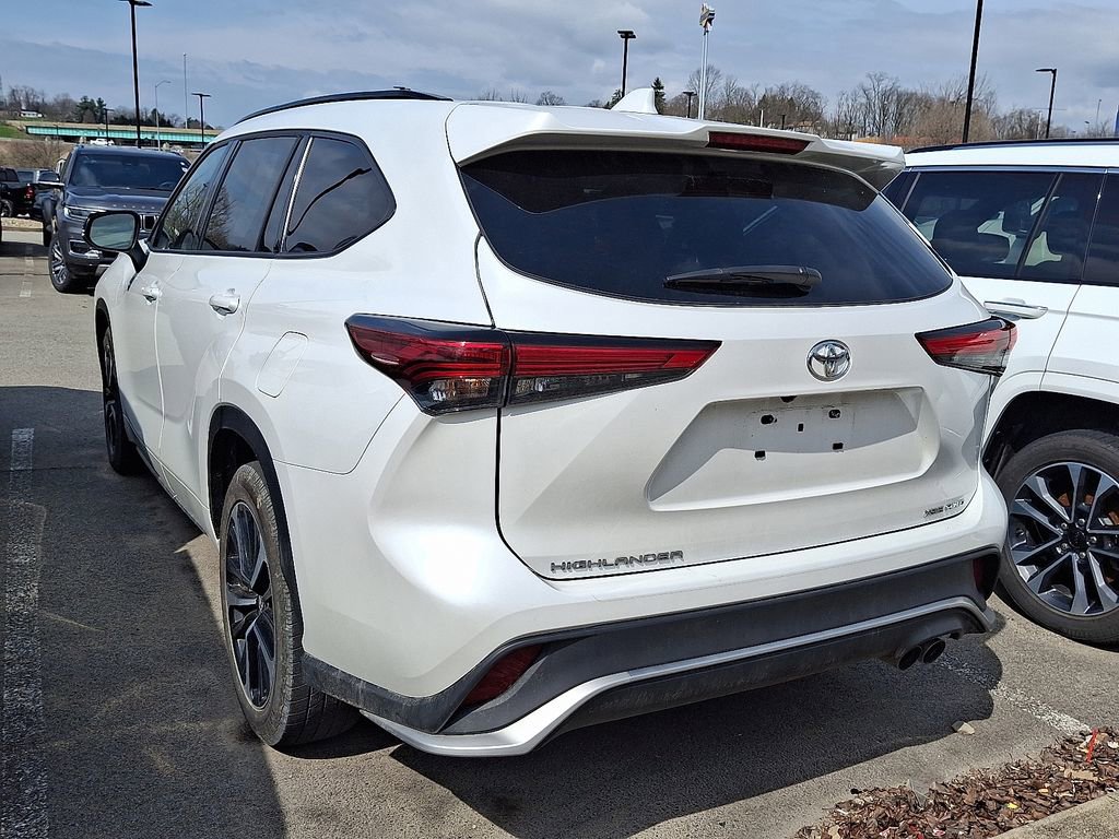 Used 2022 Toyota Highlander XSE image 3