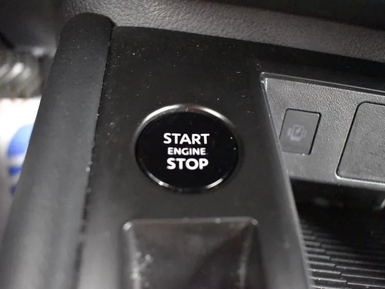 Used 2025 Nissan Kicks SV image 28