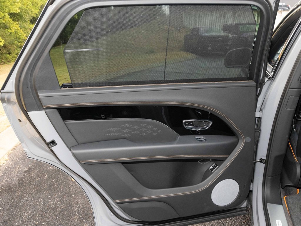 Used 2024 Bentley Bentayga Extended Wheelbase AWD/4WD image 55