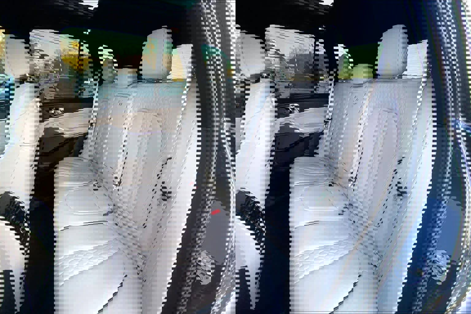 Used 2019 BMW X5 xDrive50i w/ M Sport Package image 21