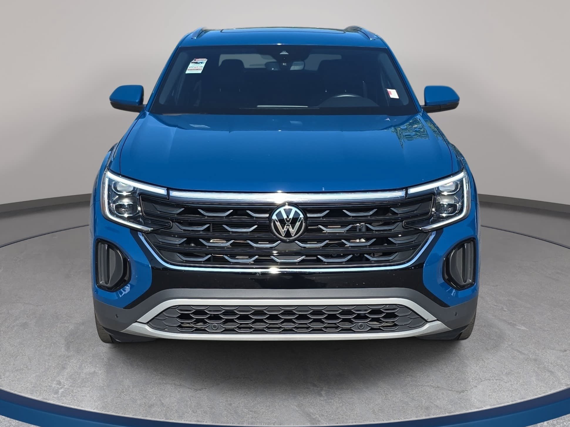 Used 2026 Volkswagen Atlas Cross Sport SE w/ Panoramic Sunroof Package FWD image 2