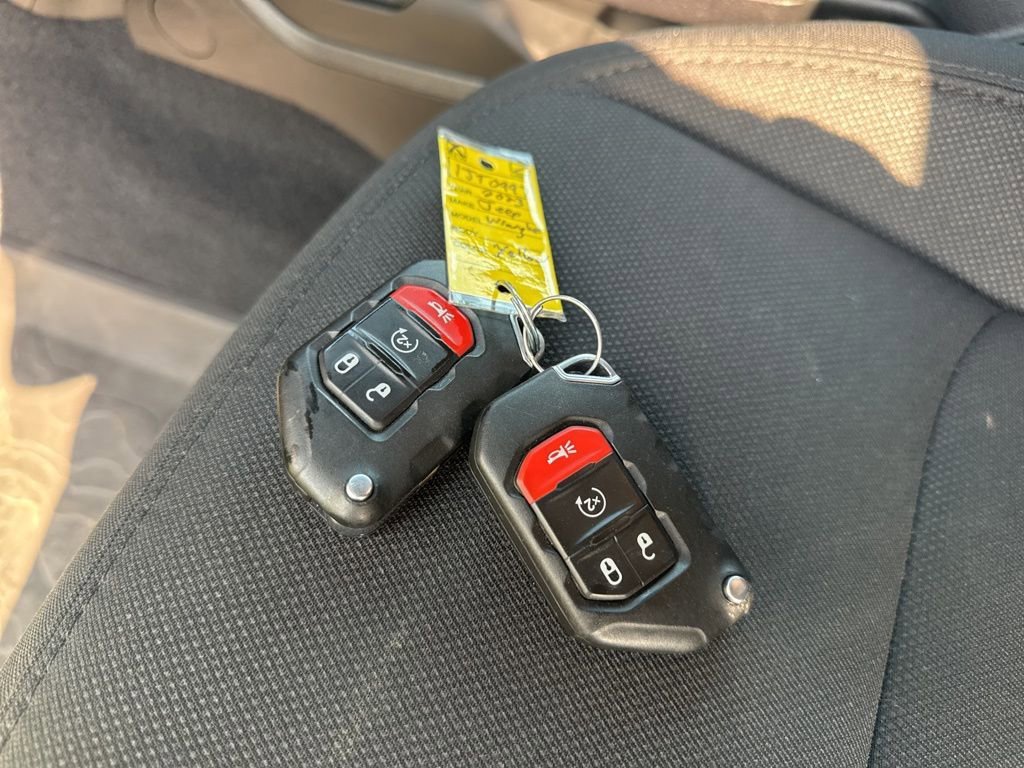 Used 2023 Jeep Wrangler Unlimited w/ Sun & Screen Package AWD/4WD image 38