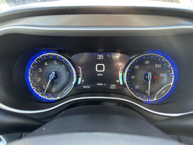 Used 2024 Chrysler Pacifica Touring-L image 32