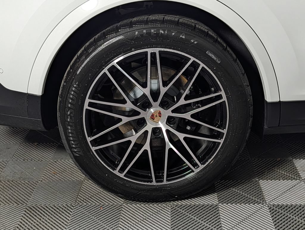 New 2026 Porsche Cayenne Coupe AWD/4WD image 13