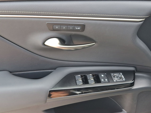 Used 2022 Lexus ES 250 w/ Premium Package AWD/4WD image 11