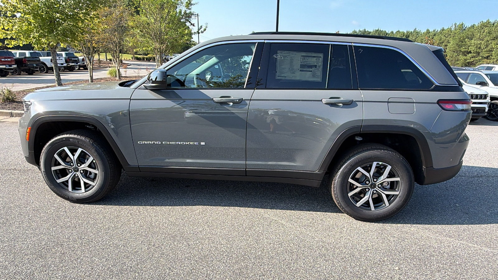 New 2027 Jeep Grand Cherokee Laredo X AWD/4WD image 11