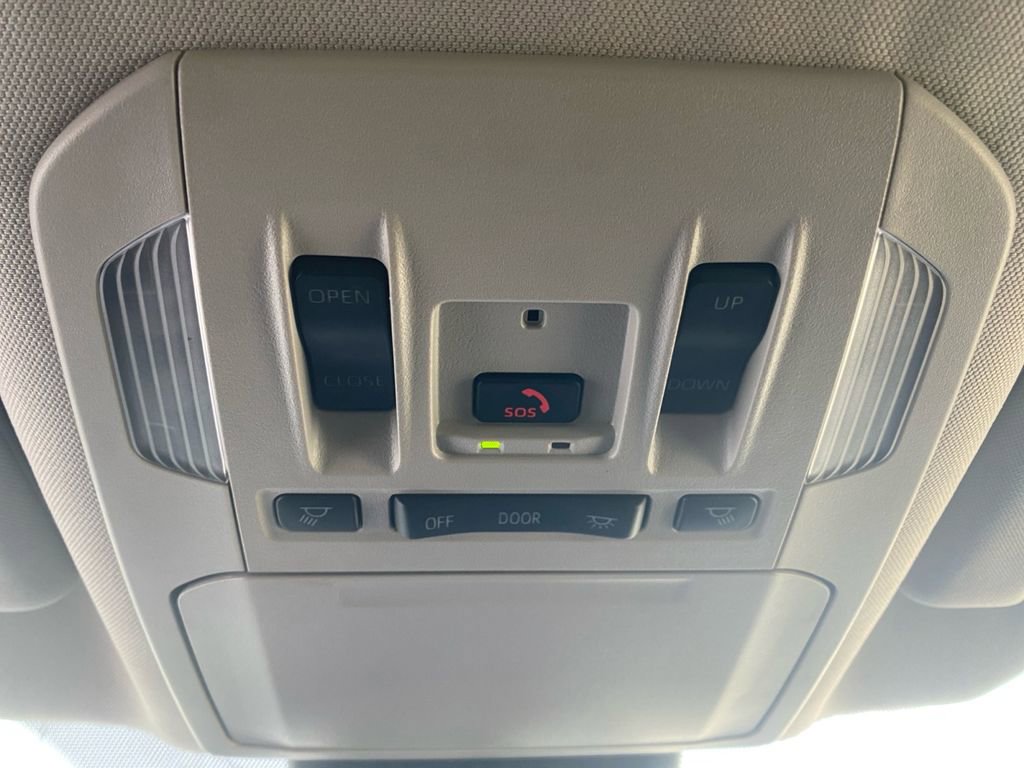 Used 2024 Toyota Highlander XLE image 25