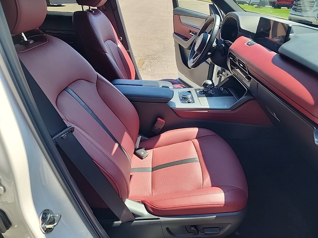 Certified 2025 MAZDA CX-70 Plug-In Hybrid w/ Premium Plus AWD/4WD image 31