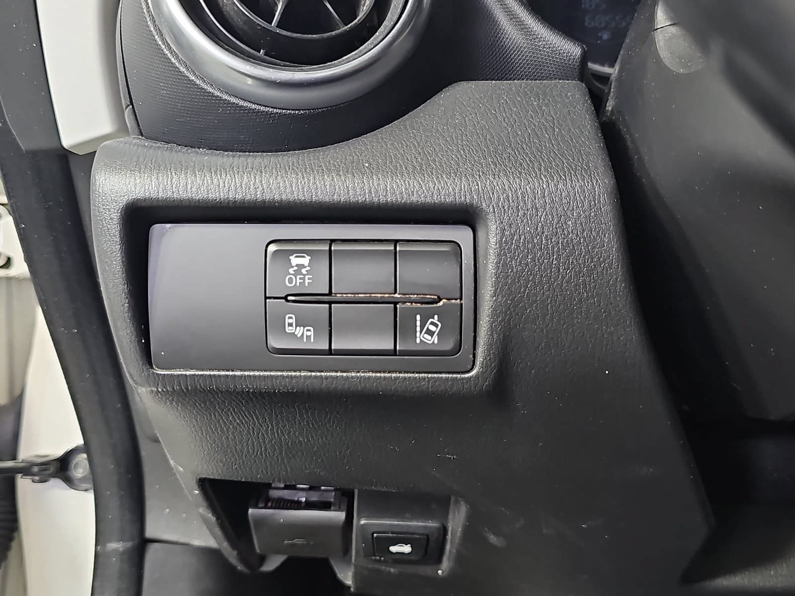 Used 2018 MAZDA MX-5 Miata Grand Touring RWD image 19