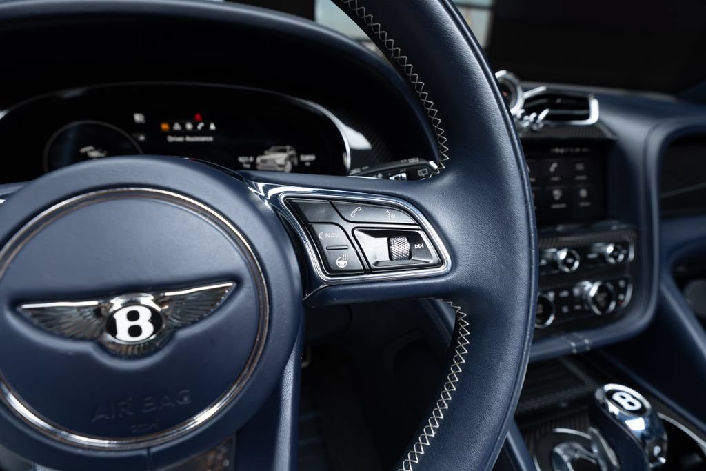 Used 2022 Bentley Bentayga AWD/4WD image 30