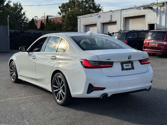 Used 2022 BMW 330i xDrive Sedan w/ Premium Package AWD/4WD image 8