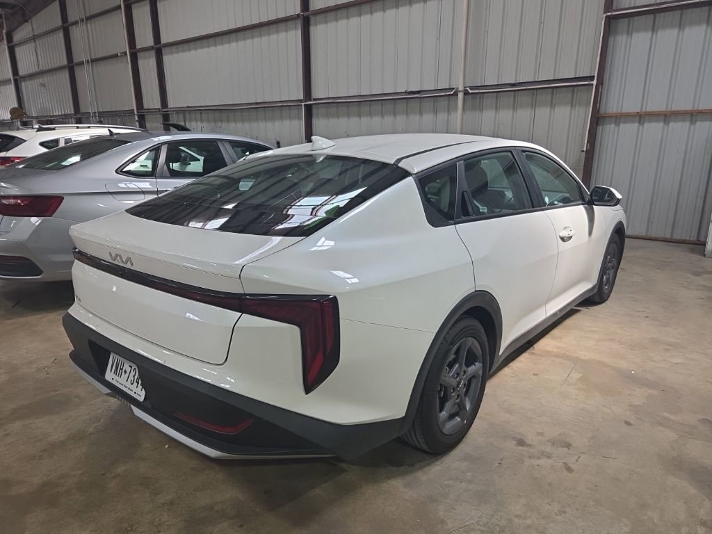 Used 2025 Kia K4 LXS image 11
