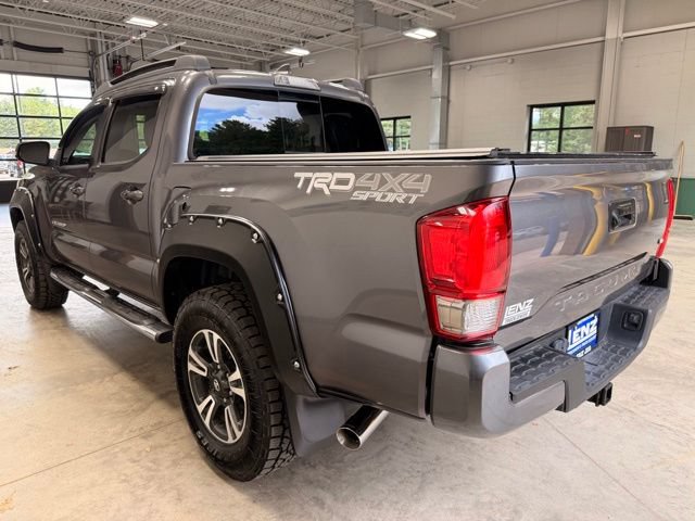 Used 2017 Toyota Tacoma TRD Sport w/ Tow Package AWD/4WD image 5