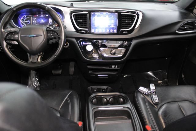 Used 2019 Chrysler Pacifica Touring-L w/ S Appearance Package FWD image 2