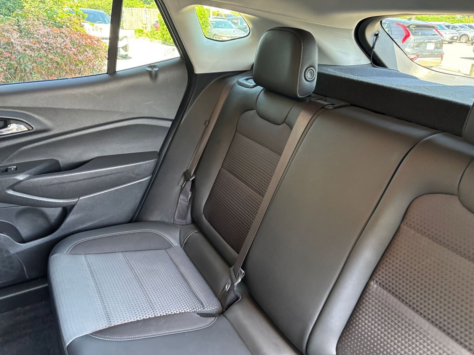 Used 2025 Chevrolet Trax LT FWD image 39