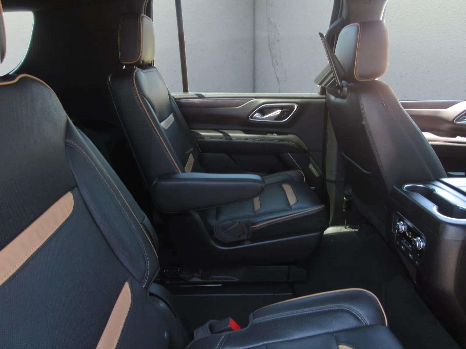 Used 2021 GMC Yukon XL AT4 w/ AT4 Premium Plus Package AWD/4WD image 12