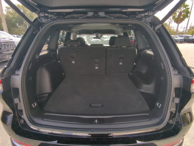 Used 2025 Jeep Grand Cherokee Laredo w/ Luxury Tech Group I RWD image 13