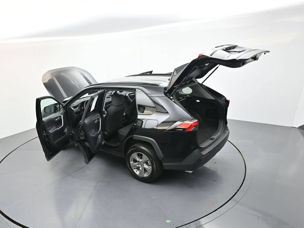 Used 2025 Toyota RAV4 XLE FWD image 35