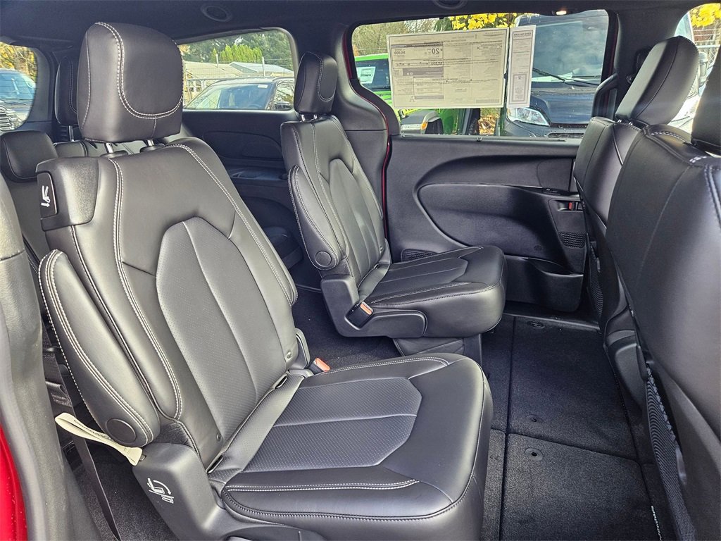 New 2026 Chrysler Pacifica Select image 18