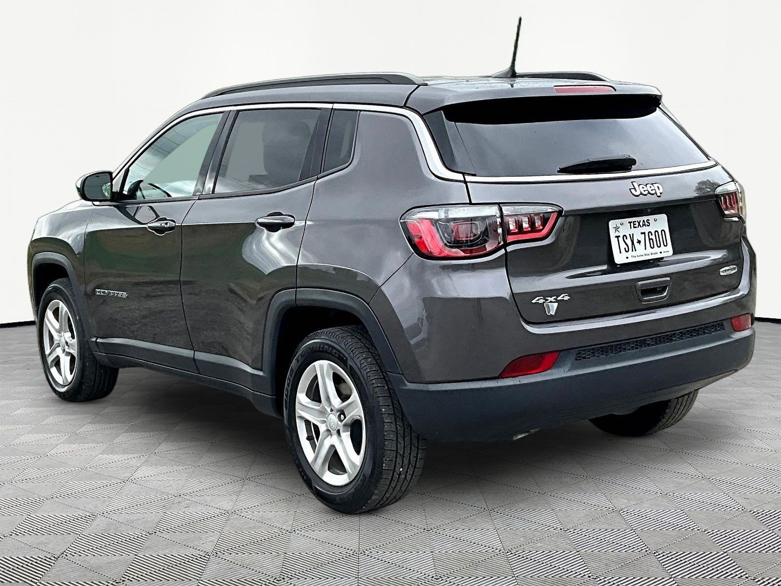 Used 2024 Jeep Compass Latitude AWD/4WD image 11
