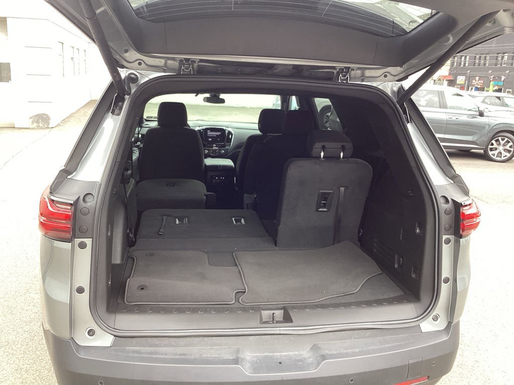 Used 2023 Chevrolet Traverse LT image 10