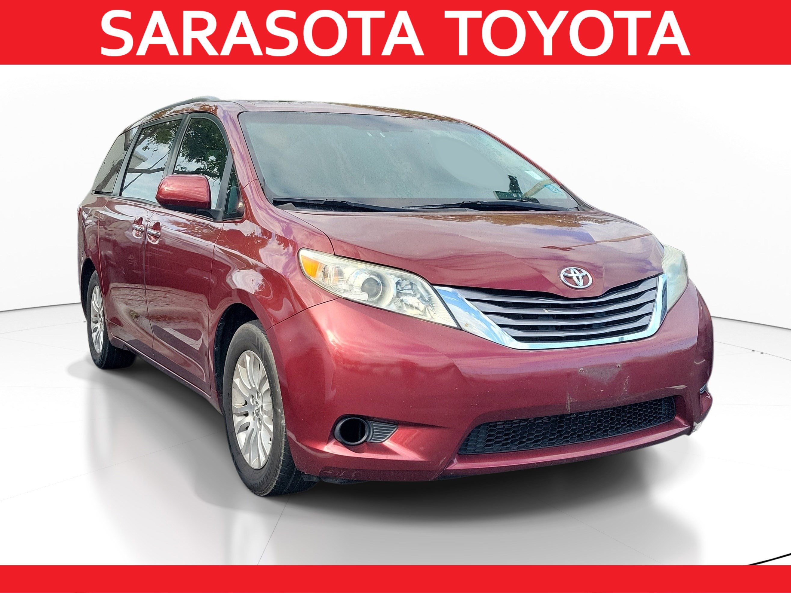 Used 2017 Toyota Sienna XLE FWD image 1