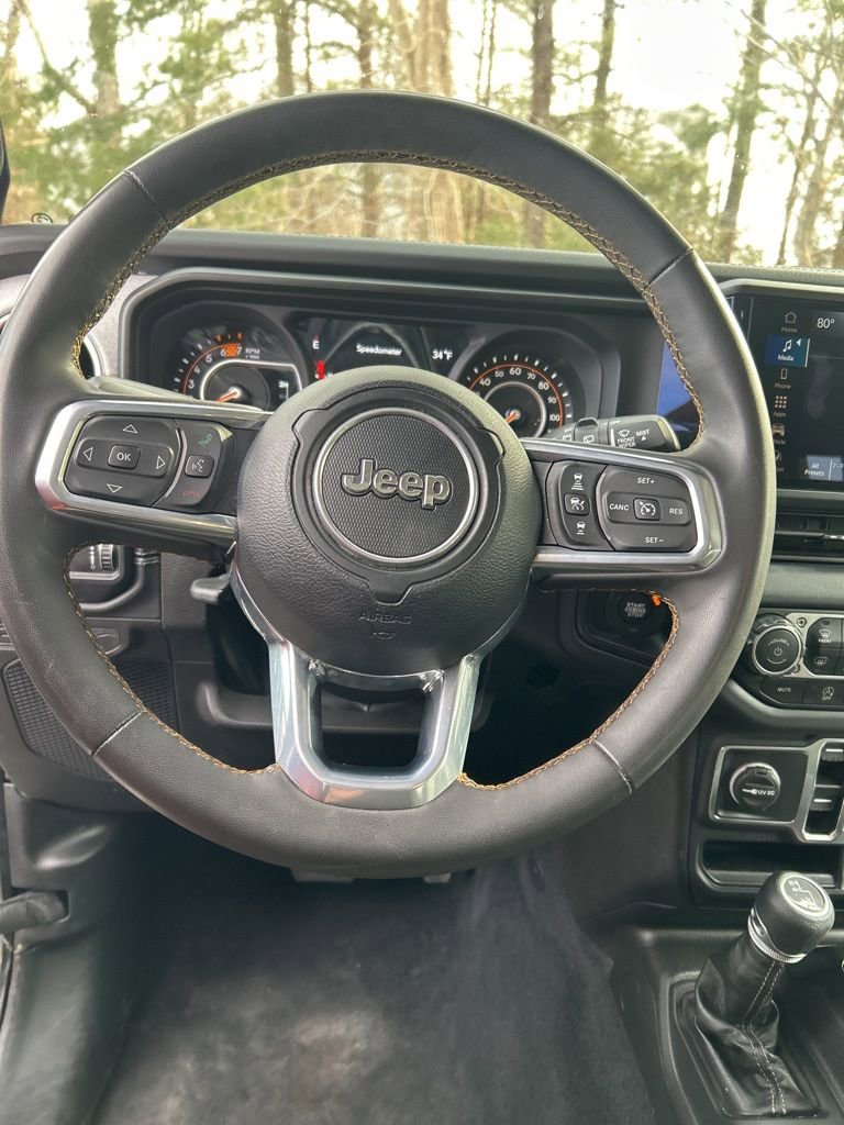Used 2024 Jeep Wrangler Sahara image 9