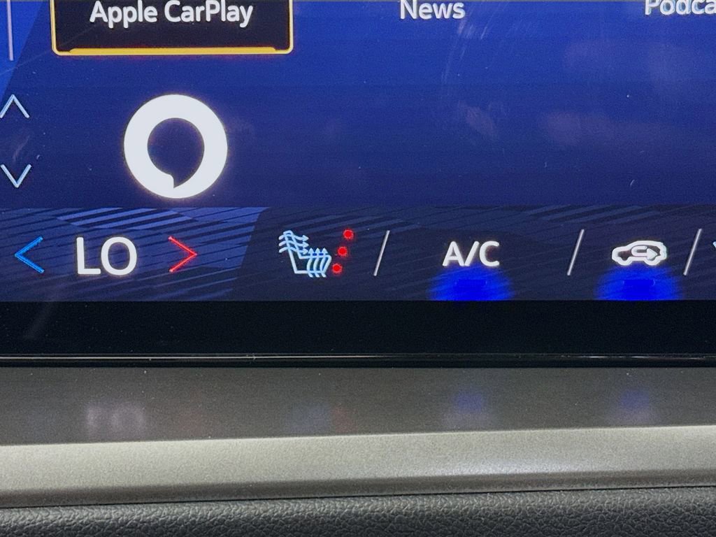 Used 2025 Chevrolet Traverse LT image 21