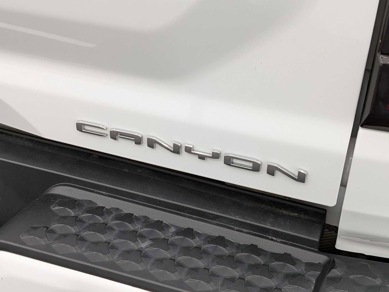 Used 2024 GMC Canyon Denali AWD/4WD image 12