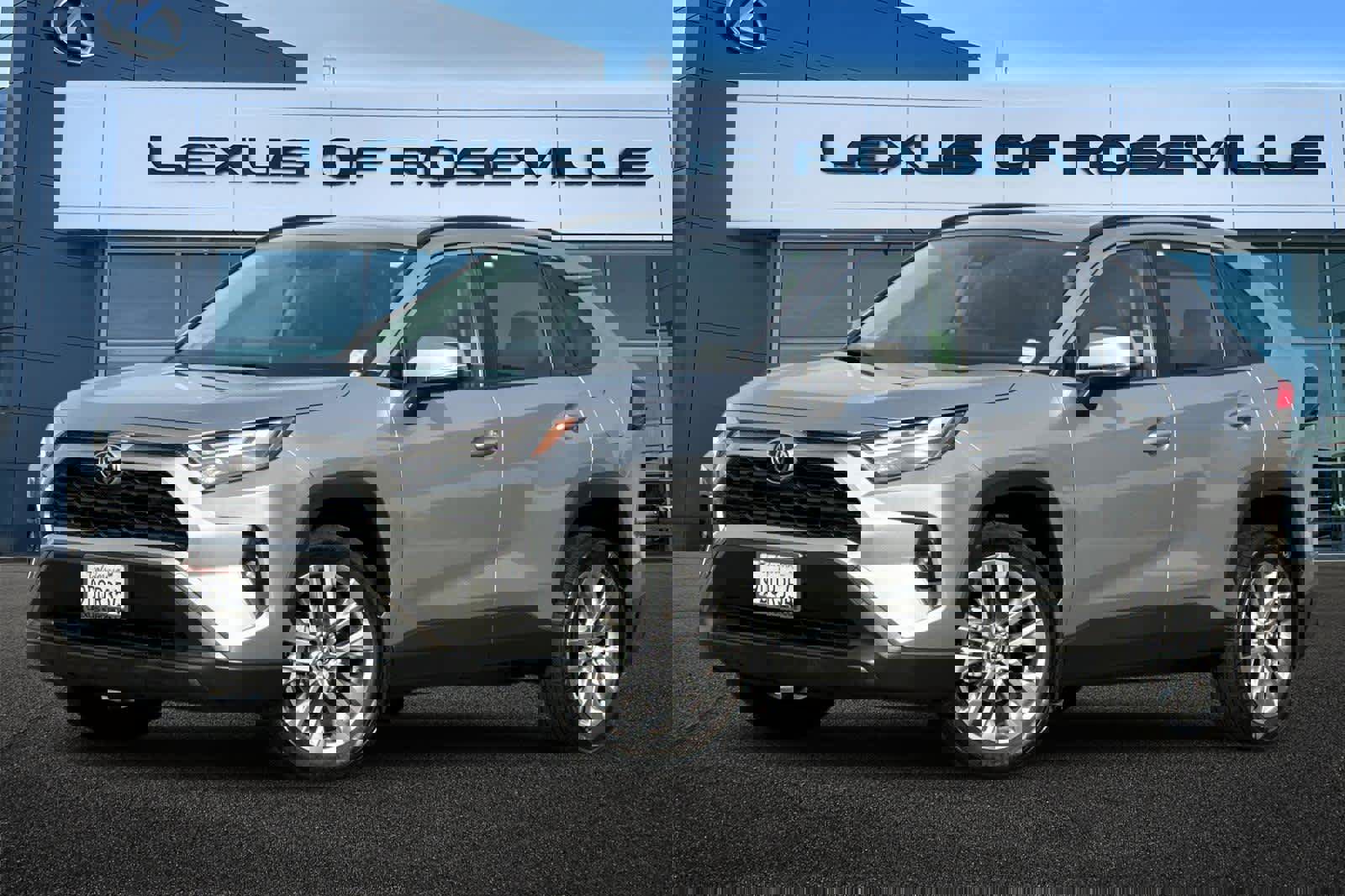 Used 2023 Toyota RAV4 XLE Premium image 1